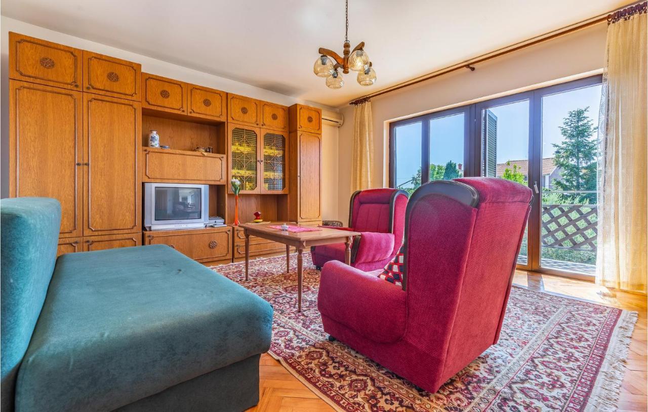 Three-Bedroom Apartment in Medulin Buitenkant foto