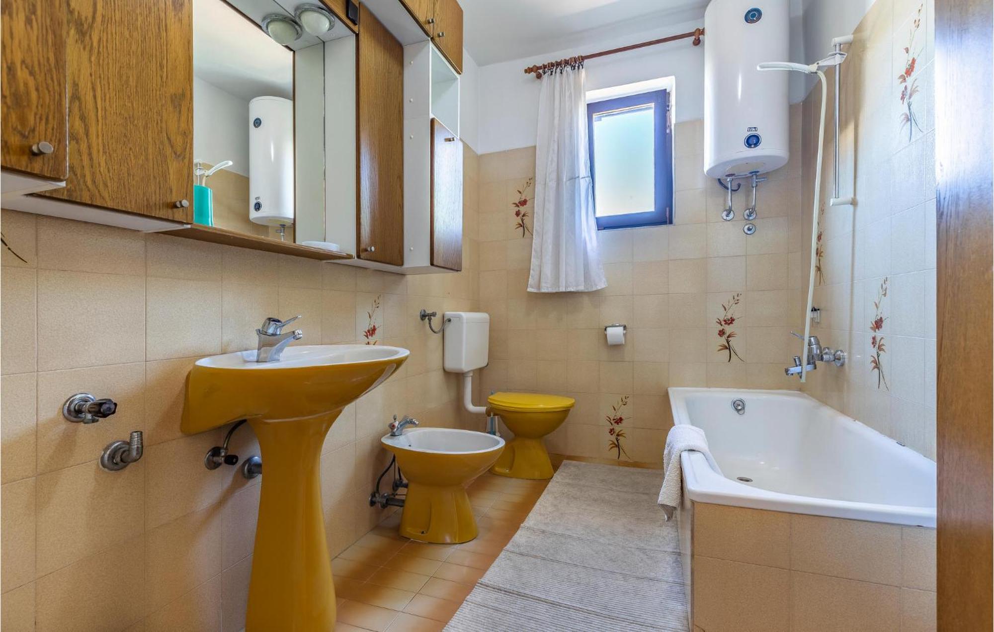 Three-Bedroom Apartment in Medulin Buitenkant foto