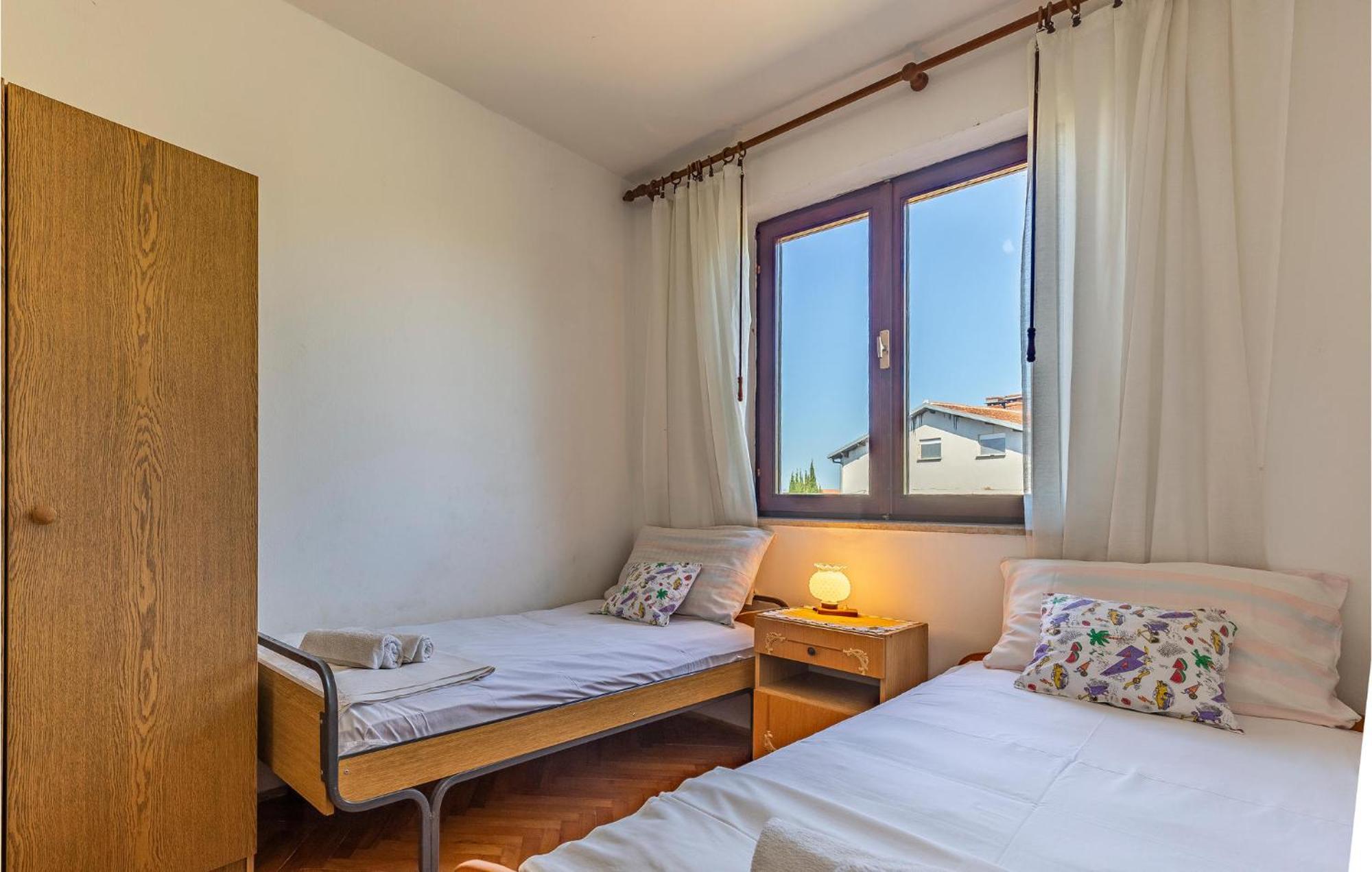 Three-Bedroom Apartment in Medulin Buitenkant foto