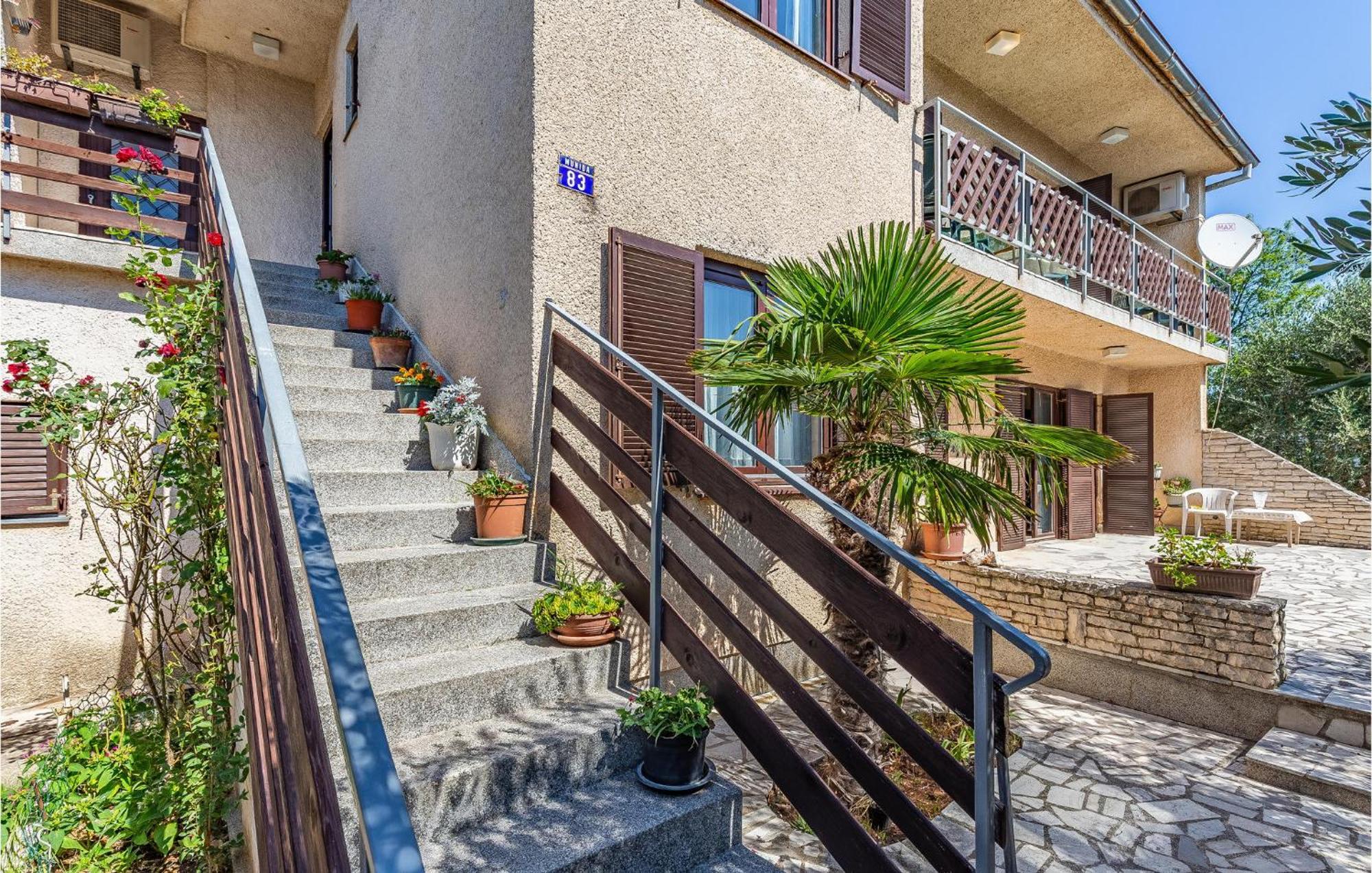 Three-Bedroom Apartment in Medulin Buitenkant foto
