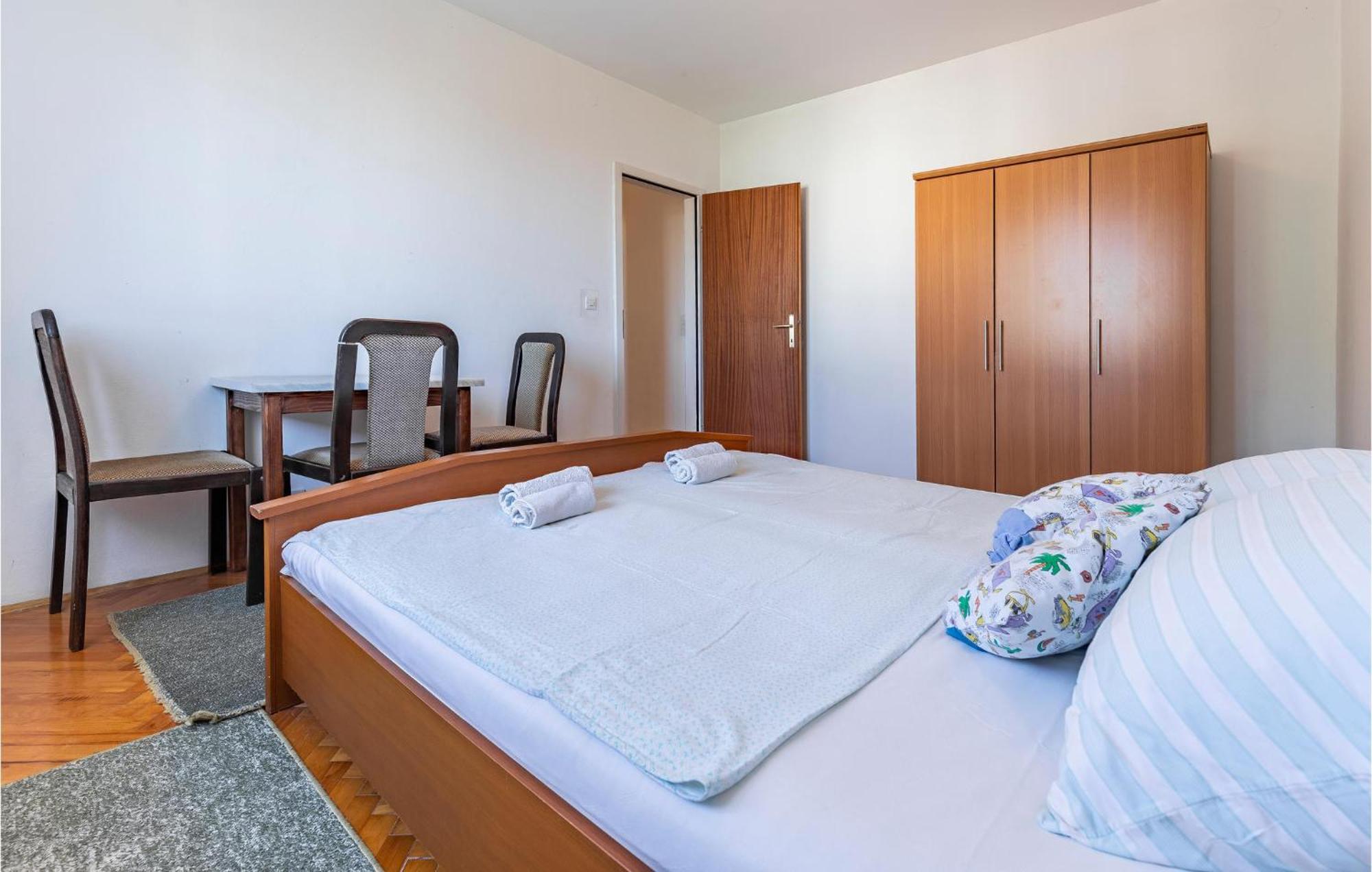 Three-Bedroom Apartment in Medulin Buitenkant foto