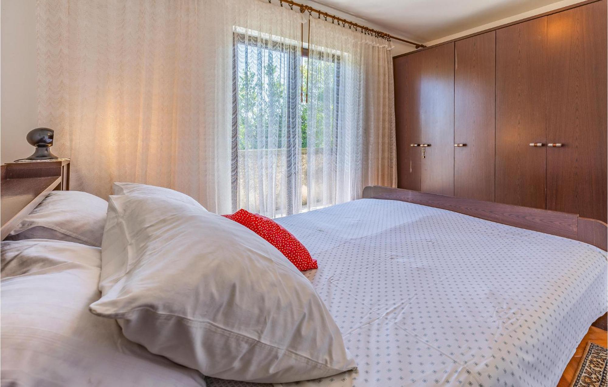 Three-Bedroom Apartment in Medulin Buitenkant foto