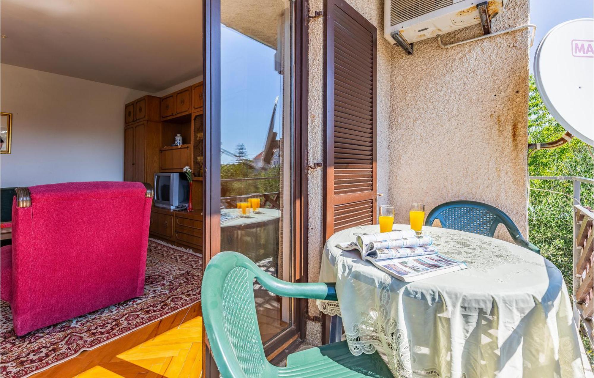 Three-Bedroom Apartment in Medulin Buitenkant foto